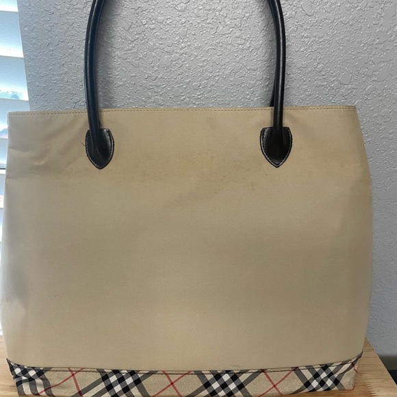 Burberry tote - Picture 2 of 14